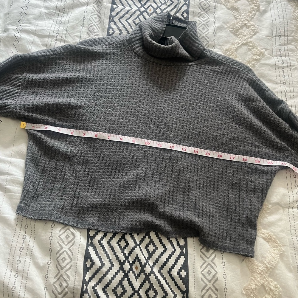 Wild Fable Ribbed Gray cropped Turtleneck Sweater - Picture 6 of 7